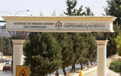 الأردن يدين الاعتداءات الإيرانية التي استهدفت منشأة سكنية في السعودية