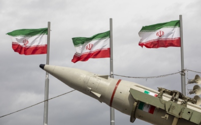 إيران تعلن التخلي عن ضبط النفس وتهدد بالرد بالمثل وحرمان أمريكا من نفط وغاز المنطقة