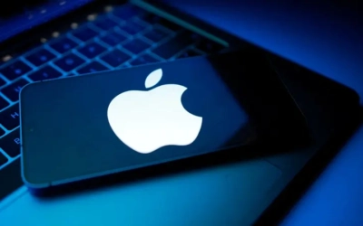 “أبل” تُحضر لهاتف بشاشة بلا حواف في 2028