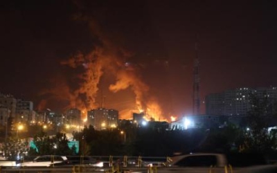 القوات الأميركية تستهدف مواقع صواريخ في جنوب إيران، والصين تدعوا الإلتزام بوقف النار