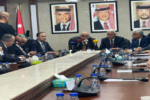 المومني يؤكد مساندة الصحف واحترام خطوطها التحريرية
