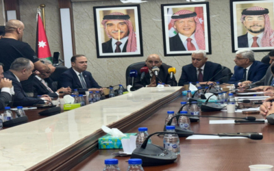 المومني يؤكد مساندة الصحف واحترام خطوطها التحريرية